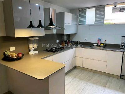 Casa de 5 alcobas en venta en Castropol Poblado, Medellín, 328 m² · foto 6 de 20
