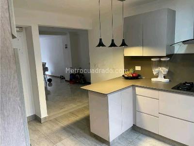 Casa de 5 alcobas en venta en Castropol Poblado, Medellín, 328 m² · foto 7 de 20