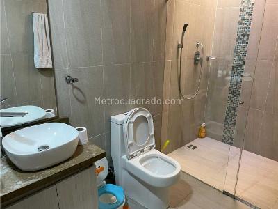 Casa de 5 alcobas en venta en Castropol Poblado, Medellín, 328 m² · foto 12 de 20