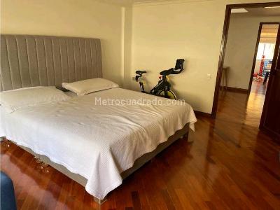 Casa de 5 alcobas en venta en Castropol Poblado, Medellín, 328 m² · foto 16 de 20