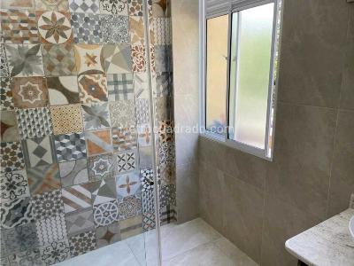 Casa de 5 alcobas en venta en Castropol Poblado, Medellín, 328 m² · foto 19 de 20