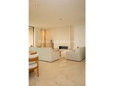 Apartamento de 4 alcobas en venta en Los Balsos Poblado, Medellín, 311 m² · foto 2 de 20