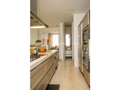 Apartamento de 4 alcobas en venta en Los Balsos Poblado, Medellín, 311 m² · foto 11 de 20