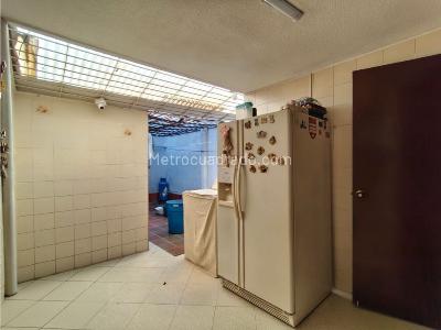 Casa de 5 alcobas en venta en Laureles, Medellín, 252 m² · foto 8 de 17