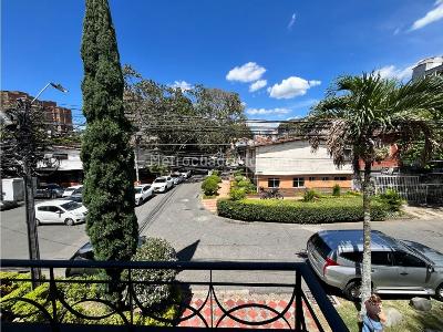Casa de 5 alcobas en venta en Laureles, Medellín, 200 m² · foto 2 de 20