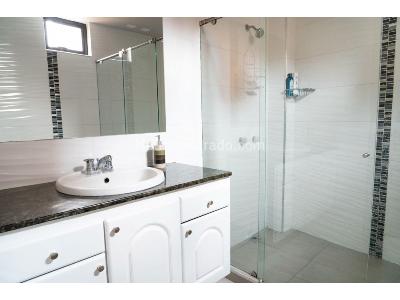 Apartamento de 4 alcobas en venta en Laureles, Medellín, 138 m² · foto 14 de 15