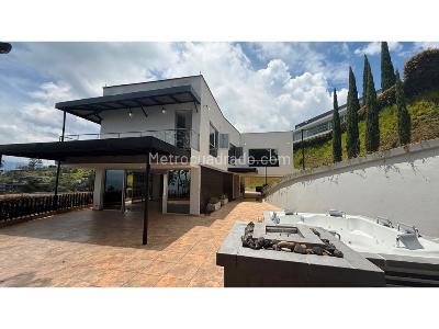 Casa de 5 alcobas en venta en Las Palmas, Medellín, 1637 m² · foto 2 de 20