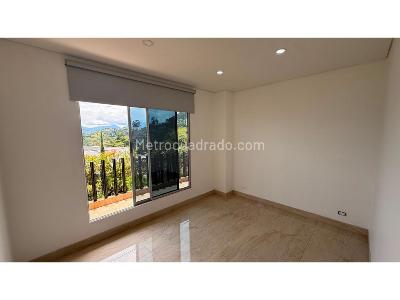 Casa de 5 alcobas en venta en Las Palmas, Medellín, 1637 m² · foto 19 de 20