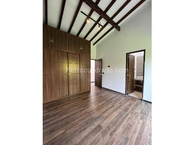 Casa de 5 alcobas en venta en Alto Las Palmas, Envigado, 1650 m² · foto 9 de 20