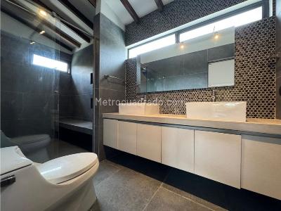 Casa de 5 alcobas en venta en Alto Las Palmas, Envigado, 1650 m² · foto 18 de 20