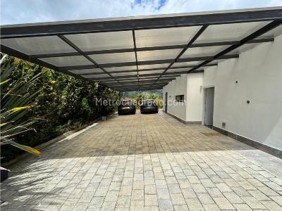 Casa de 5 alcobas en venta en Alto Las Palmas, Envigado, 1650 m² · foto 3 de 20