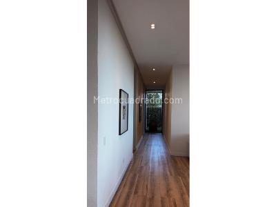 Casa de 3 alcobas en venta en Loma Del Escobero, Envigado, 270 m² · foto 8 de 17