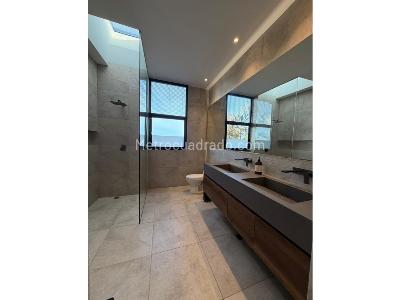 Casa de 3 alcobas en venta en Loma Del Escobero, Envigado, 270 m² · foto 12 de 17
