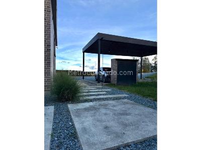 Casa de 3 alcobas en venta en Loma Del Escobero, Envigado, 270 m² · foto 13 de 17