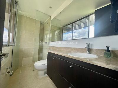 Apartamento de 5 alcobas en venta en El Poblado, Medellín, 270 m² · foto 16 de 19