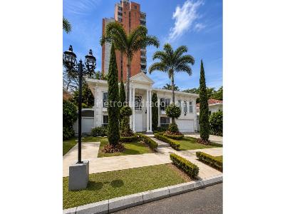 Casa de 4 alcobas en venta en El Poblado, Medellín, 595 m² · foto 2 de 20