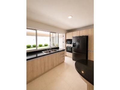 Casa de 4 alcobas en venta en El Poblado, Medellín, 595 m² · foto 8 de 20