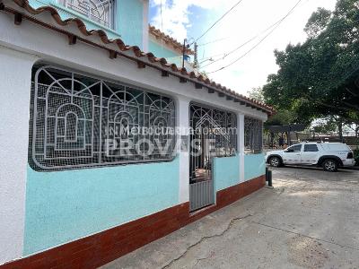 Casa de 5 alcobas en venta en San Eduardo, Cúcuta, 290 m² · foto 3 de 20