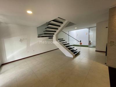 Casa de 3 alcobas en venta en Anillo Vial, Cúcuta, 230 m² · foto 2 de 20