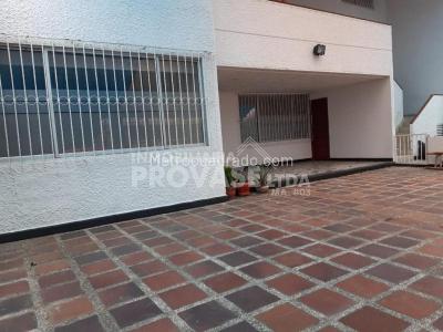 Casa de 5 alcobas en venta en La Riviera, Cúcuta, 470 m² · foto 3 de 14