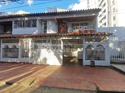 Casa de 3 alcobas en venta en Lleras Restrepo, Cúcuta, 181 m² · foto 2 de 20