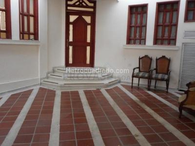 Casa de 3 alcobas en venta en Caobos, Cúcuta, 339 m² · foto 2 de 7