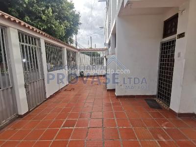 Casa de 5 alcobas en venta en Lleras Restrepo, Cúcuta, 300 m² · foto 2 de 20