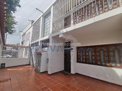 Casa de 5 alcobas en venta en Lleras Restrepo, Cúcuta, 300 m² · foto 3 de 20