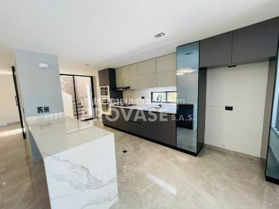 Casa de 3 alcobas en venta en Av, Cúcuta, 240 m² · foto 2 de 15