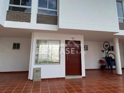Casa de 3 alcobas en venta en Prados Del Este, Cúcuta, 140 m² · foto 2 de 20
