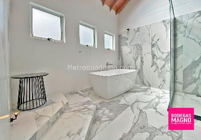 Casa de 5 alcobas en venta en El Poblado El Tesoro, Medellín, 460 m² · foto 6 de 20