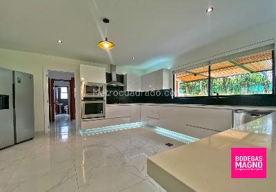 Casa de 5 alcobas en venta en El Poblado El Tesoro, Medellín, 460 m² · foto 11 de 20