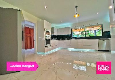 Casa de 5 alcobas en venta en El Poblado El Tesoro, Medellín, 460 m² · foto 13 de 20
