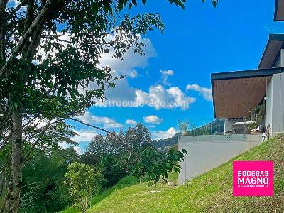 Casa de 3 alcobas en venta en San Lucas, Medellín, 1950 m² · foto 14 de 19