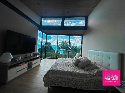 Casa de 3 alcobas en venta en San Lucas, Medellín, 1950 m² · foto 10 de 19