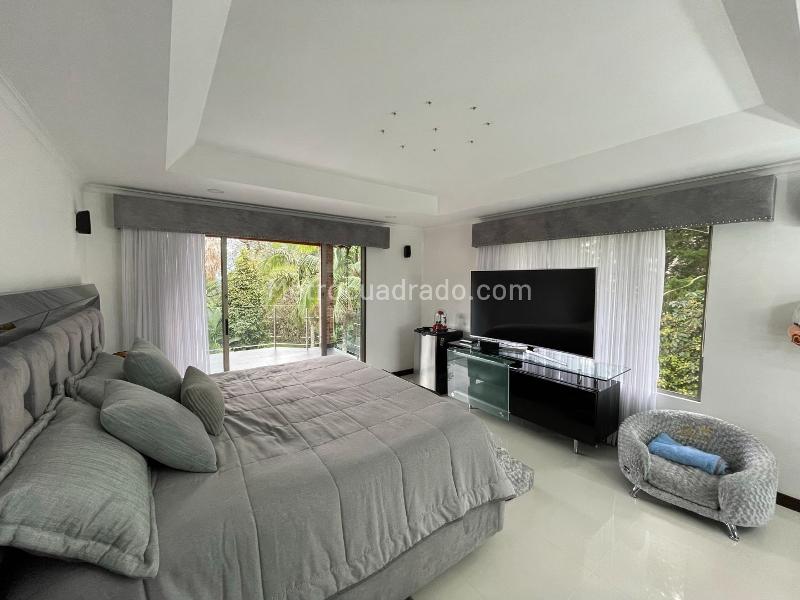 Modern 5BR House in La Cola del Zorro - 2