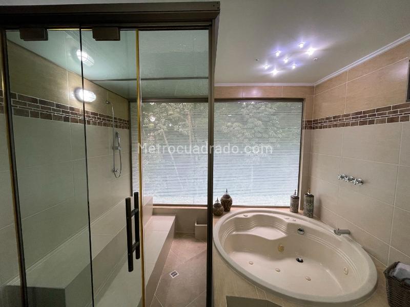 Modern 5BR House in La Cola del Zorro - 4