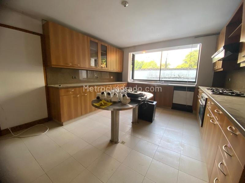 Casa Innovadora de 5 Alcobas en El Poblado - 2