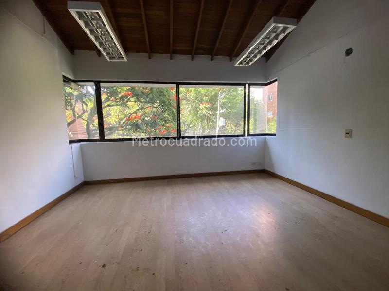 Casa Innovadora de 5 Alcobas en El Poblado - 4