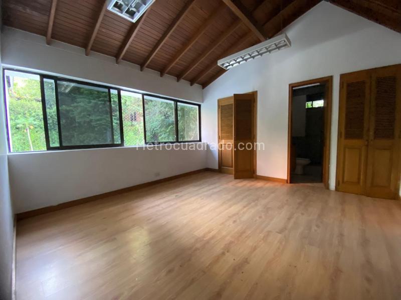 Casa Innovadora de 5 Alcobas en El Poblado - 5