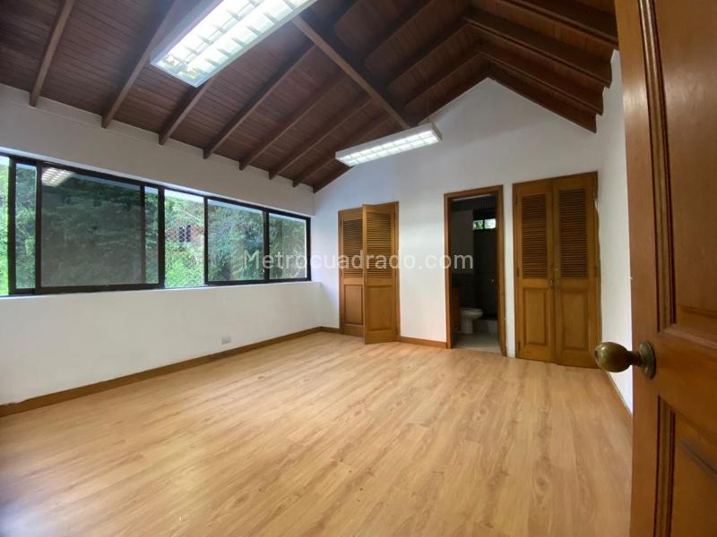 Casa Innovadora de 5 Alcobas en El Poblado - 9