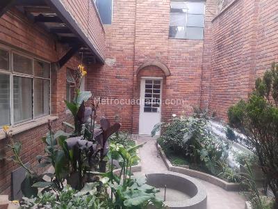 Casa de 5 alcobas en venta en San Miguel, Bogotá, 350 m² · foto 2 de 6