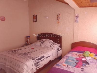 Casa de 3 alcobas en venta en Agua Blanca, Girardot, 67 m² · foto 3 de 20