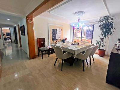 Apartamento de 3 alcobas en venta en La Carolina, Bogotá, 146 m² · foto 2 de 20