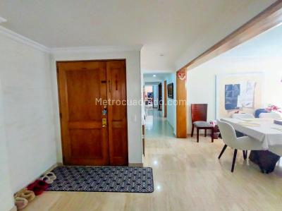 Apartamento de 3 alcobas en venta en La Carolina, Bogotá, 146 m² · foto 4 de 20