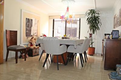 Apartamento de 3 alcobas en venta en La Carolina, Bogotá, 146 m² · foto 5 de 20