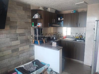 Apartamento de 2 alcobas en venta en Escocia Vi Sectores I, Bogotá, 50 m² · foto 3 de 11