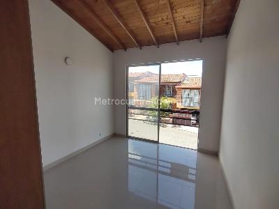 Casa de 4 alcobas en venta en Linda Granja, Rionegro, 130 m² · foto 4 de 20