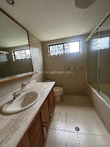 Apartamento de 3 alcobas en venta en El Poblado Castropol, Medellín, 230 m² · foto 12 de 20