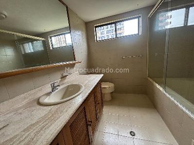 Apartamento de 3 alcobas en venta en El Poblado Castropol, Medellín, 230 m² · foto 14 de 20